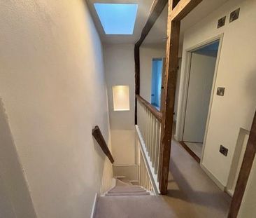 2 bedroom character property to rent - Photo 5