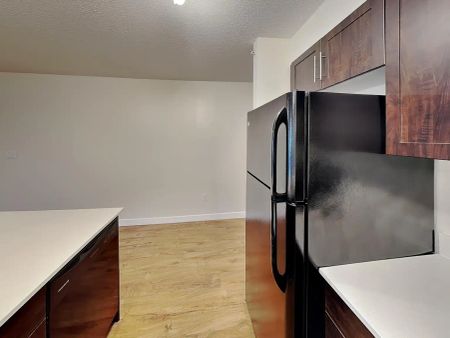 Auburn Landing — 2 Bedroom - Photo 3