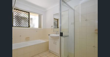 Spacious Lowset Home in Prime Springfield Lakes Location - Photo 2