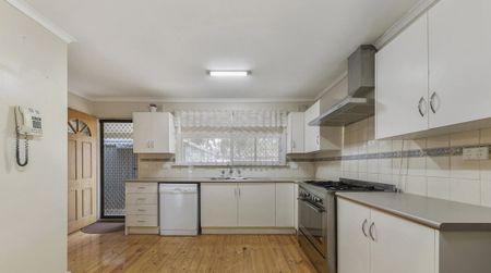 Spacious Family Home in Salisbury Park - Photo 5