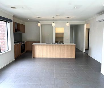 Walk to All Essential Amenities – Spacious 4-Bedroom Family Home!! - Photo 4