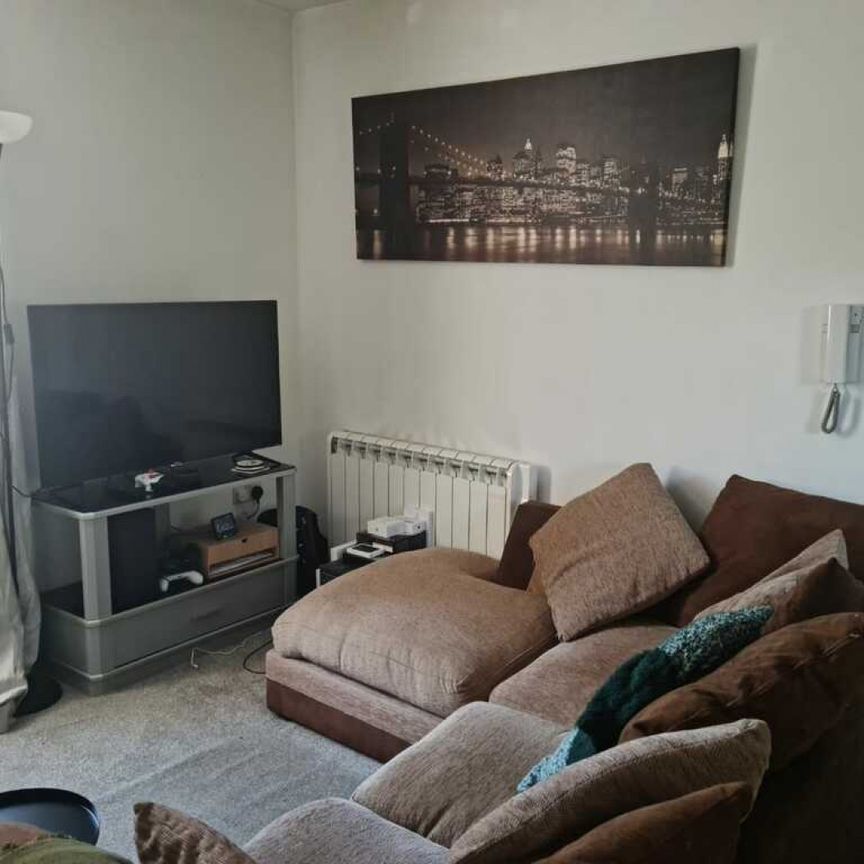 Modern 1 bed Flat in Central location - Photo 1