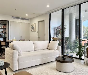 Stylish Two-Bedroom Apartment with Dual Parking & Golf Course Views - Photo 4