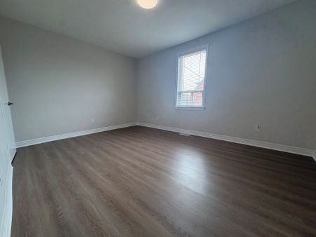 For Lease - 5 Henderson Avenue, Toronto, Ontario - Photo 4