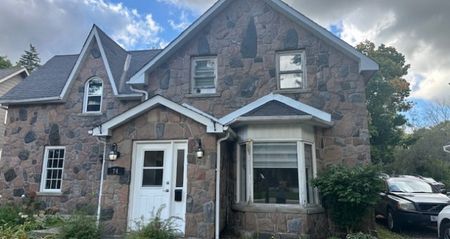 74 Queen St W, A Barrie | $1750 per month | Plus Heat | Plus Hydro - Photo 3