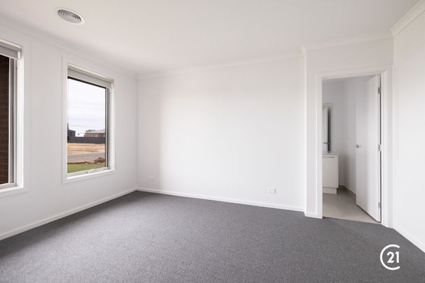 Contemporary Living - Photo 1