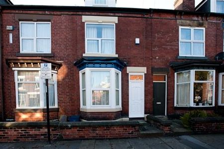 Newly refurbished 4 bed property for July 2014 - Photo 5