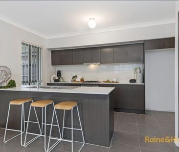 Stunning Large 4-Bed+Study Modern Home - Photo 6
