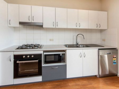 Resort-Style Living in the Heart of Ascot - Photo 3