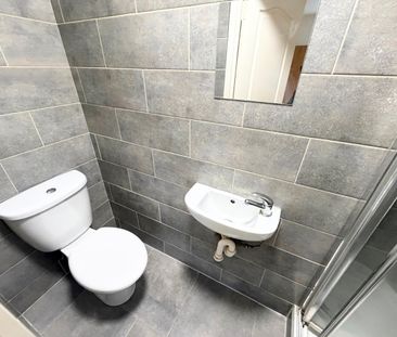 Room in a Shared House, Balmoral Avenue, N11 - Photo 3