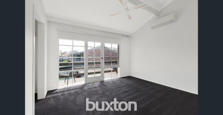 FULLY RENOVATED TOWN HOUSE - BEACH ON YOUR DOORSTEP - Photo 2