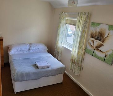 2 Bed Semi-Detached House, Town Street, LS10 - Photo 2