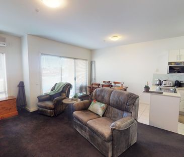 Live in the heart of Moonee Ponds - Photo 1
