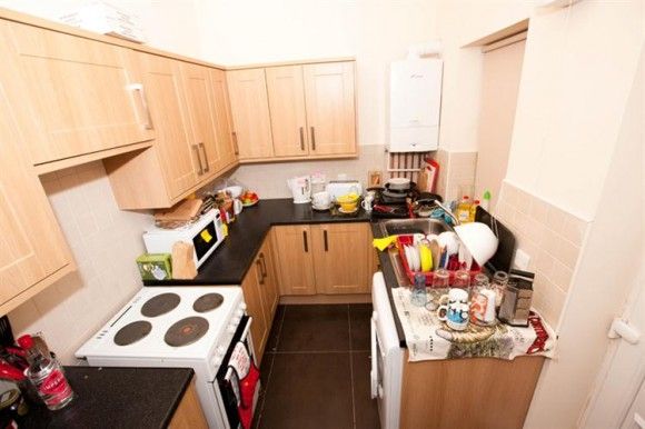 A newly refurbished 5 double bedroom house in Ecclesall area - Photo 1