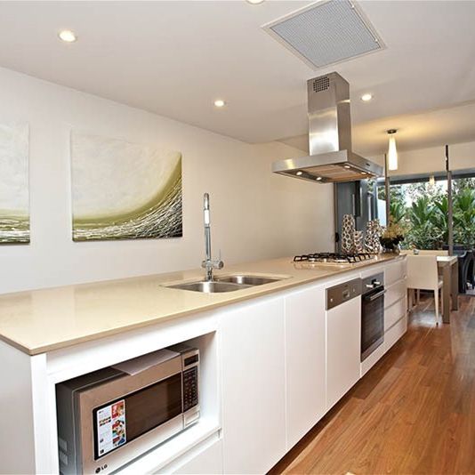 Large 4 bedroom Terrace Apartment - Photo 1