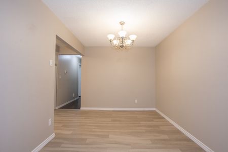 **ALL INCLUSIVE** 3 BEDROOM MAIN UNIT IN WELLAND!! - Photo 4
