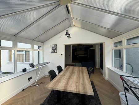 1 bedroom in a house share to rent - Photo 2