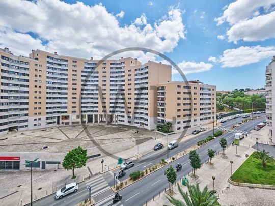 2 bedroom luxury Apartment for rent in Campolide, Portugal - Photo 1