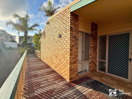 68 Dammerel Crescent, Emerald Beach - Photo 5
