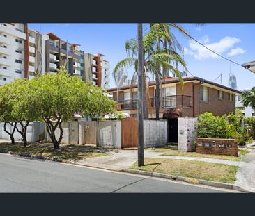 1/12 Illawong Street, Surfers Paradise, Qld 4217 - Photo 6