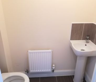 4 bed End of Terrace in Fen Street Brooklands, Milton Keynes, MK10 7HD - Photo 4