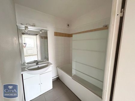Location Appartement 2 pièces 47m² PECQUENCOURT 59146 - Photo 2