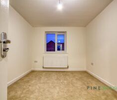 3 BEDROOM House - Detached - Photo 2