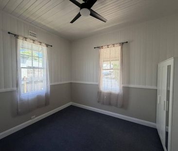 Spacious Home Freshly Renovated - Photo 4