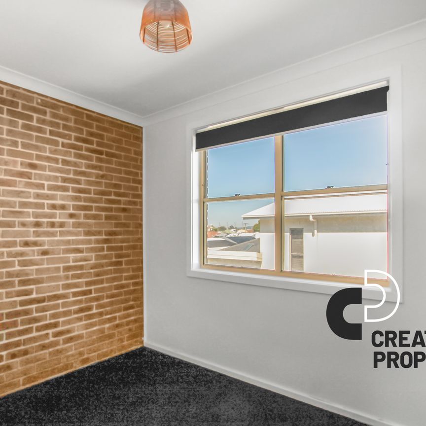 Split level 3-bedroom townhouse moments from the beach! - Photo 1