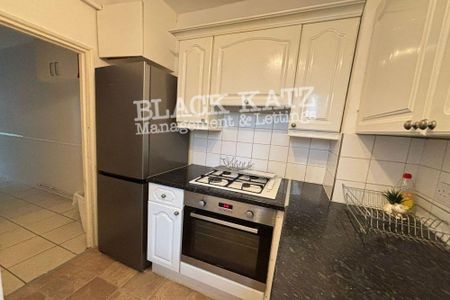 4 bedroom apartment to rent - Photo 3