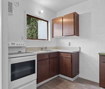 Spacious 2 Bedroom Unit Fresh, Sunny & Move In Ready - Photo 4