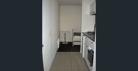 BARGAIN!! Modern & stylish fully furnished studio apartments. - Photo 2