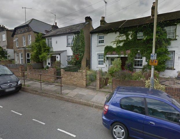 Harefield Road, Uxbridge UB8, London - Photo 1