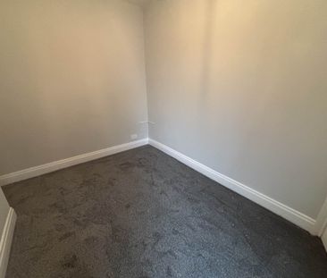 Price £1,000 pcm - Available Now - Unfurnished - Photo 3