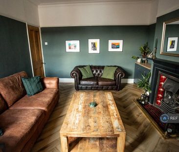 3 bedroom flat to rent - Photo 3