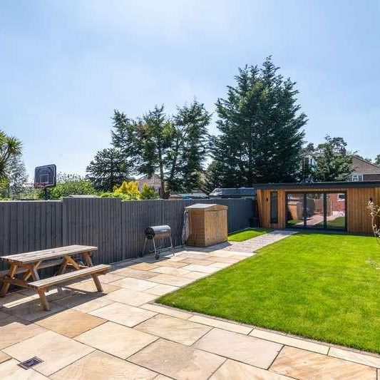 Kingsley Grove, Reigate, RH2 - Photo 1