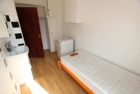 Bedsit, High Road, N20 - Photo 3