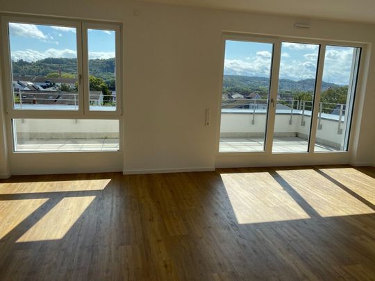*WBS erforderlich!* Sonne pur! Moderne 3-Zimmer Wohnung mit EBK und Dachterrasse - Photo 1