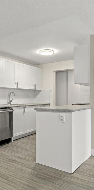 Derby Lane Apartments - Photo 1