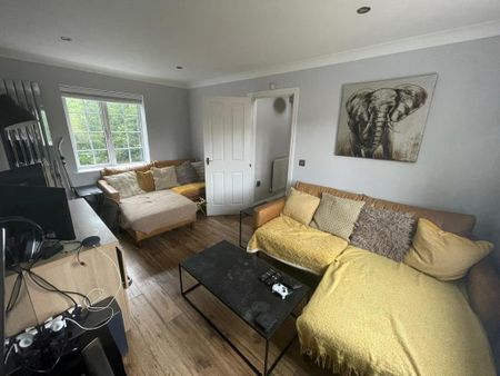 4 bedroom townhouse to rent - Photo 2