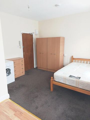 Studio to rent - Photo 3