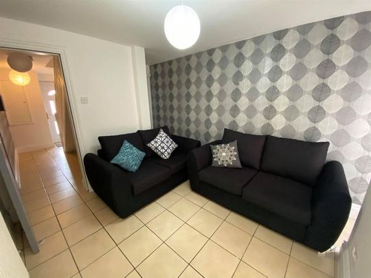 1 bedroom in a house share to rent - Photo 1
