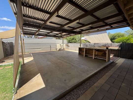 Spacious Three Bedroom Family Home - Photo 1