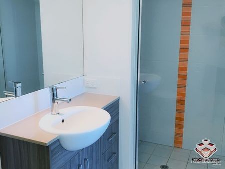 2 BEDROOM NON-FURNISHED UNIT IN TROPICAL RESORT STYLE APARTMENTS - Photo 4