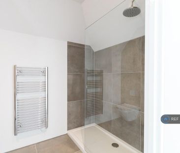 2 bedroom penthouse to rent - Photo 6