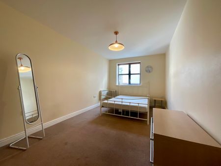 2 bedroom Apartment to let - Photo 4