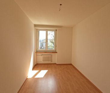 Deine neue Familiewohnung - mit Balkon, grosse Fenster, sonnig, Gri... - Photo 4