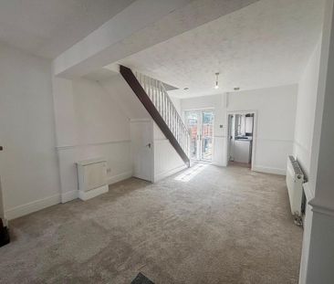 2 bedroom semi-detached house to rent - Photo 2