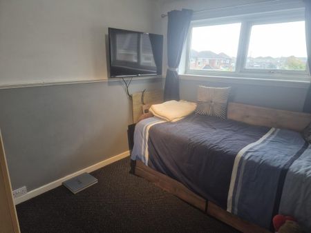 3 bedroom semi-detached house to rent - Photo 4