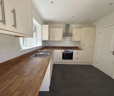 3 bedroom detached bungalow to rent - Photo 5